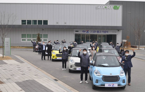 코스닥 상장사 쎄미시스코(대표 이순종)는 25일 세종공장에서 경형전기차 EV Z(이브이 제타)의 2021년 첫 출고 기념식을 개최했다./사진제공=쎄미시스코.