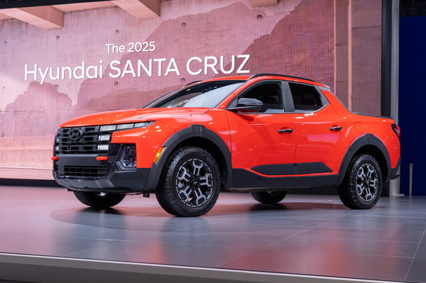 현대차는 이번 뉴욕 오토쇼에서 북미 전용 픽업트럭인 ‘2025 싼타크루즈(2025 Santa Cruz Sport Adventure Vehicle, 이하 싼타크루즈)’도 세계 최초로 공개했다./사진제공=현대자동차.